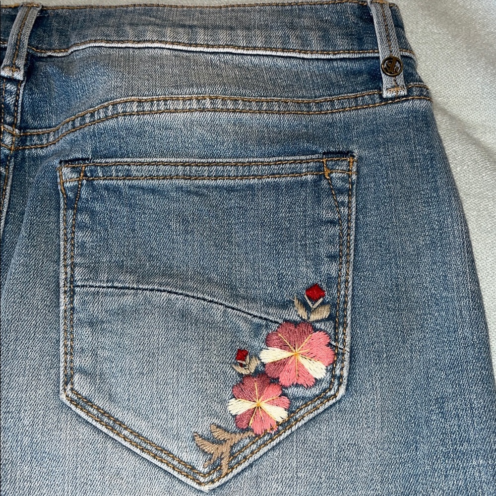 Driftwood ‘Sophia’ Denim Skirt with Floral Embroidery Sz 26 - Picture 7 of 8